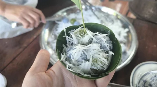 タイの伝統菓子_カノムトム作り